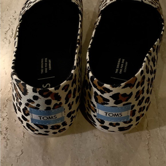 Toms Birch Leopard Print Slip On Shoes, 7.5 - Picture 6 of 8